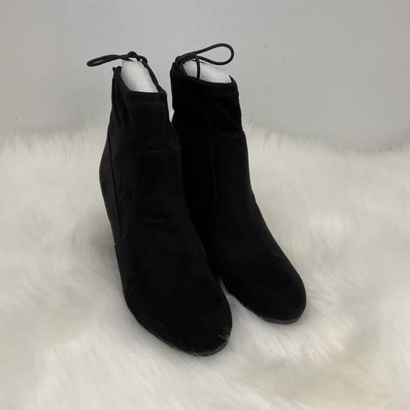NWT Lexi & Abbie Black Suede Like Sloan Wedge Size 7 Boots/New In Box - Picture 10 of 13